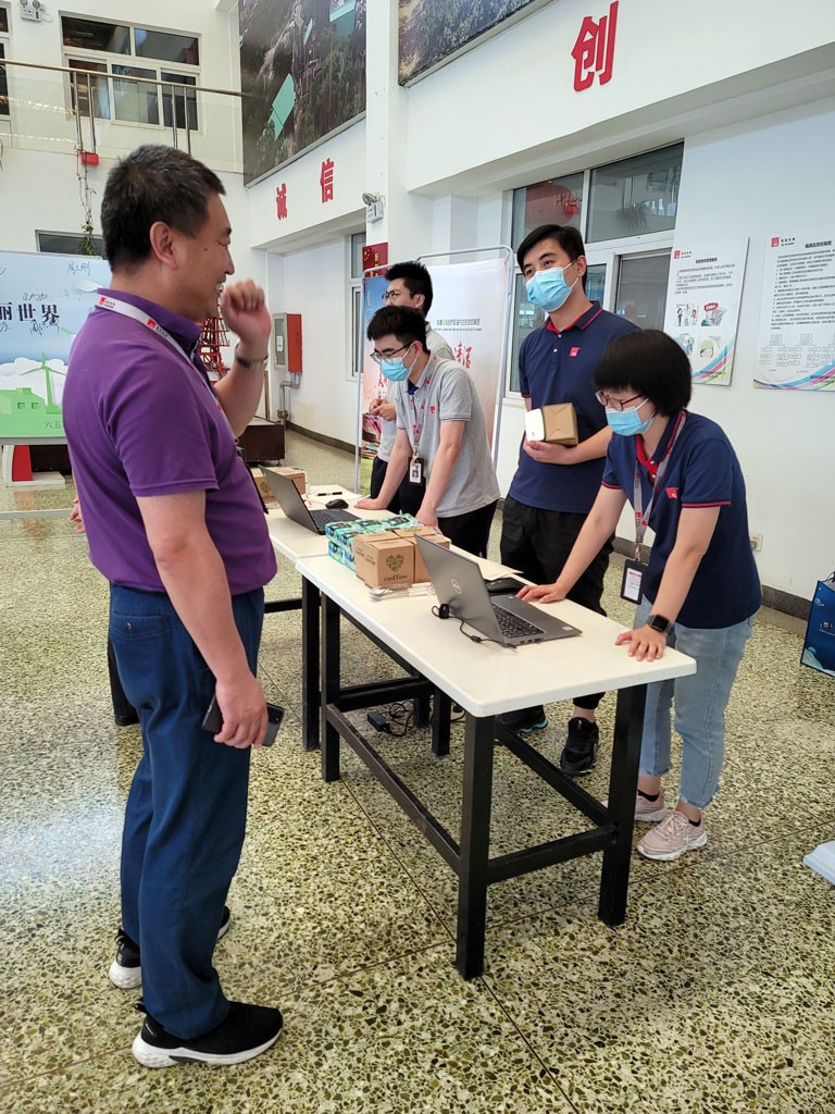 Employees participated in environmental protection knowledge quiz activity to obtain prizes and â€œcarbon pointsâ€.