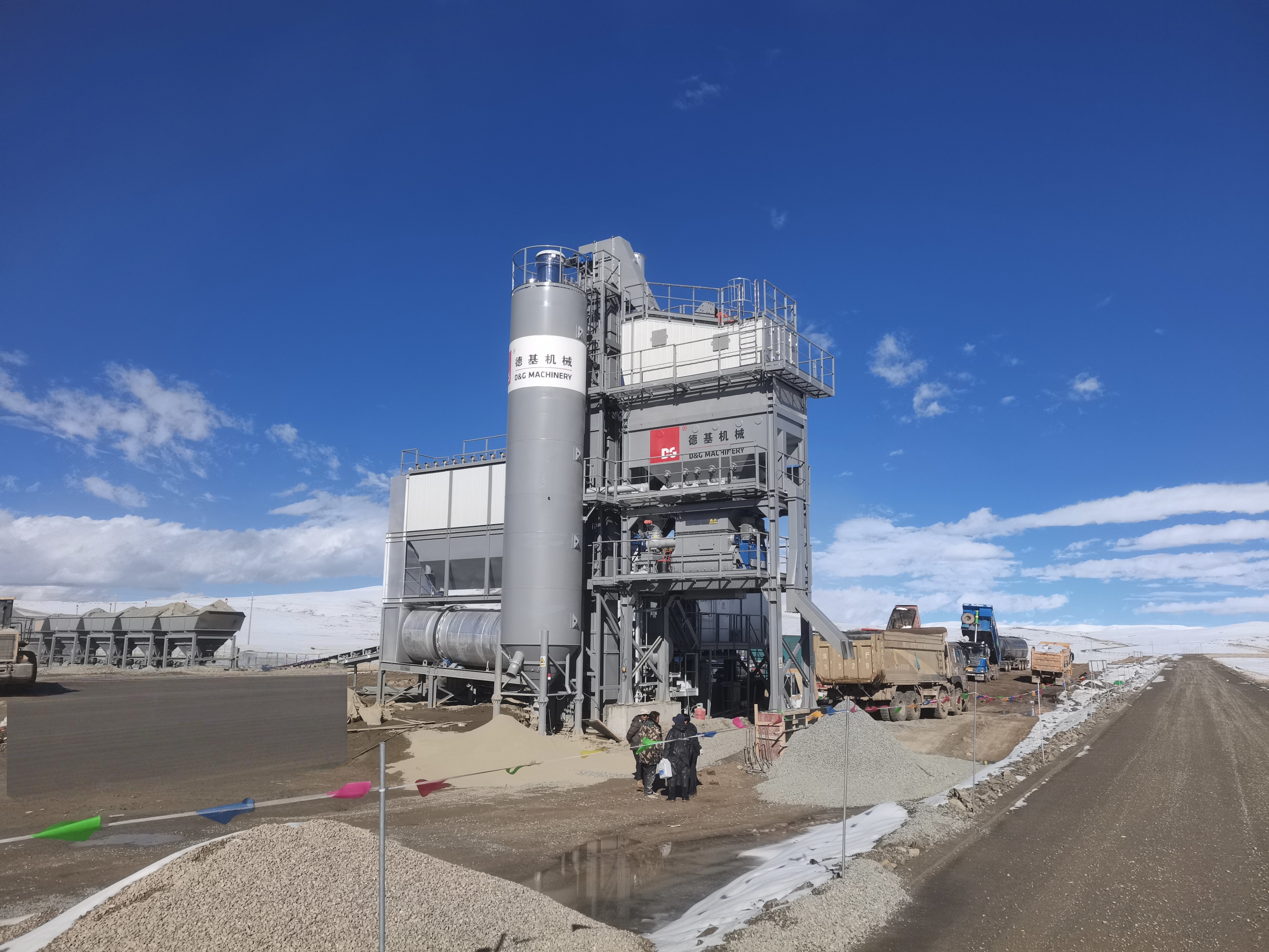 D&G Machinery's DG2500 Asphalt Mixing Plant Stands Tall Atop the Snowy Plateau